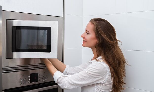 Jak vám může v gastronomii pomoci vhodně zvolená profi mikrovlnná trouba?