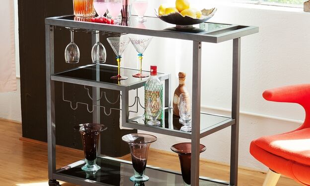 Co byste měli sledovat při výběru servírovacího stolku na kolečkách