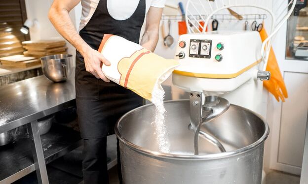 Bude pro váš gastro provoz lepší spirálový, nebo planetární hnětač těsta?